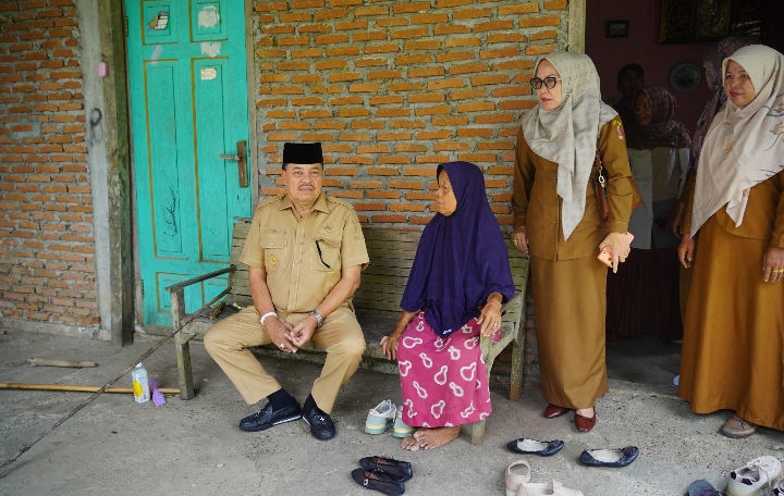 Bupati TRK Temui Warga ODGJ dan Keluarga di Kecamatan Seunagan